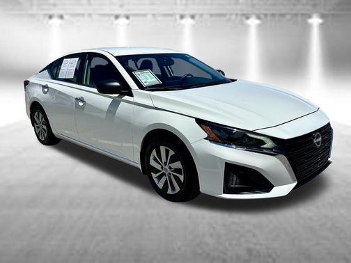 Glacier White 2025 Nissan Altima S FWD