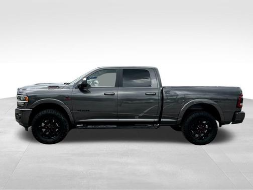2020 RAM 3500 Laramie Crew Cab 4x4 6'4' Box