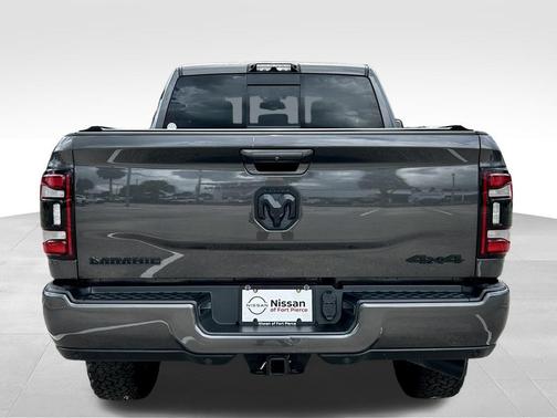 2020 RAM 3500 Laramie Crew Cab 4x4 6'4' Box