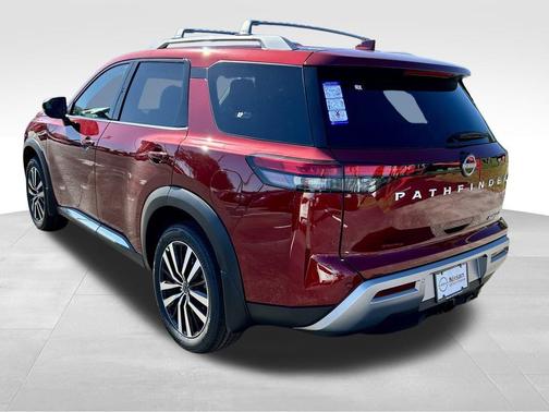 2025 Nissan Pathfinder Platinum FWD