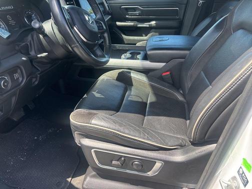 Bright White Clearcoat 2024 RAM 1500 Laramie