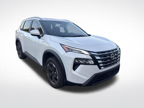 Everest White Pearl 2025 Nissan Rogue SV