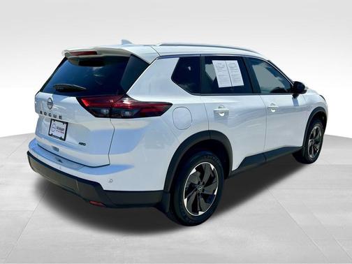 Everest White Pearl 2025 Nissan Rogue SV