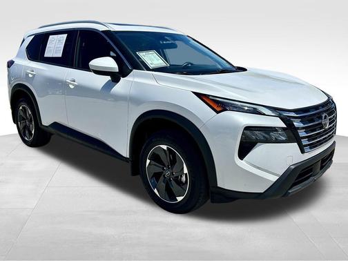 Everest White Pearl 2025 Nissan Rogue SV