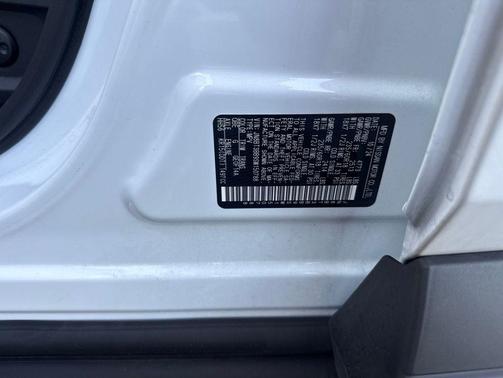 Everest White Pearl 2025 Nissan Rogue SV