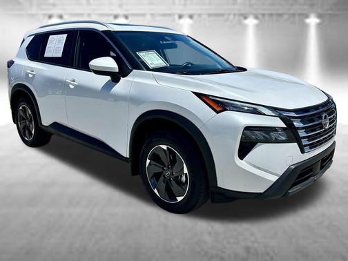 Everest White Pearl 2025 Nissan Rogue SV