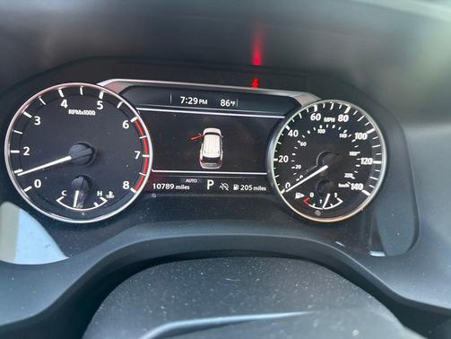 Everest White Pearl 2025 Nissan Rogue SV