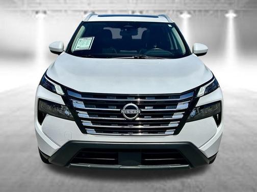 Everest White Pearl 2025 Nissan Rogue SV