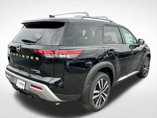 2025 Nissan Pathfinder Platinum 4WD