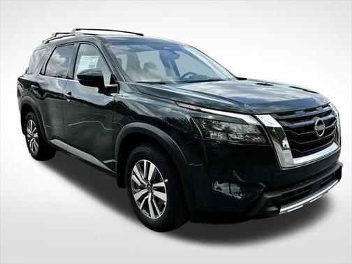 2025 Nissan Pathfinder SL 4WD