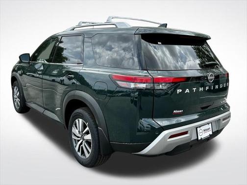 2025 Nissan Pathfinder SL 4WD