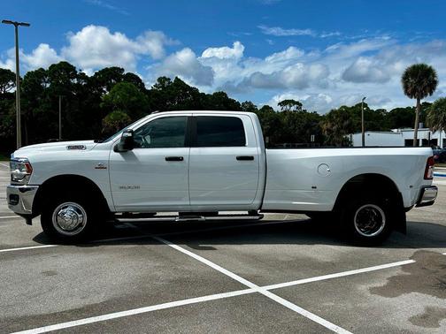 2024 RAM 3500 Big Horn Crew Cab 4x4 8' Box