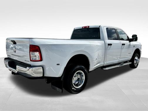 2024 RAM 3500 Big Horn Crew Cab 4x4 8' Box