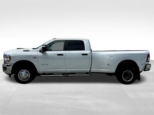 2024 RAM 3500 Big Horn Crew Cab 4x4 8' Box