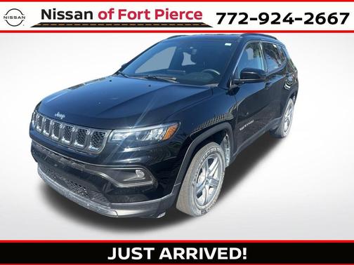 Diamond Black Crystal Pearlcoat 2023 Jeep Compass Latitude