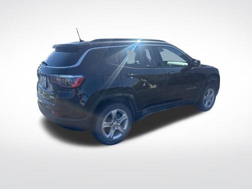 Diamond Black Crystal Pearlcoat 2023 Jeep Compass Latitude