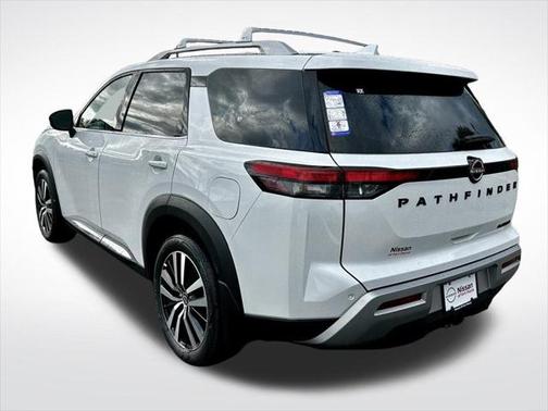 2025 Nissan Pathfinder Platinum FWD