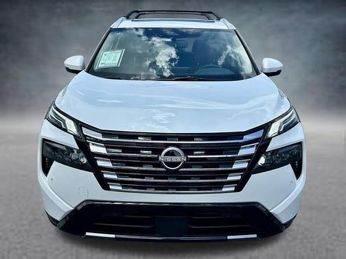 Everest White Pearl Tricoat 2026 Nissan Rogue Platinum
