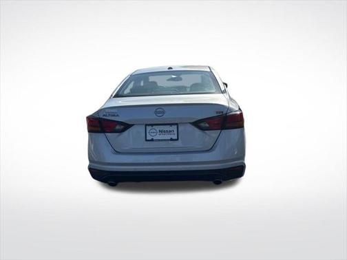 2025 Nissan Altima SR FWD