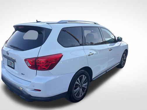 2017 Nissan Pathfinder SV