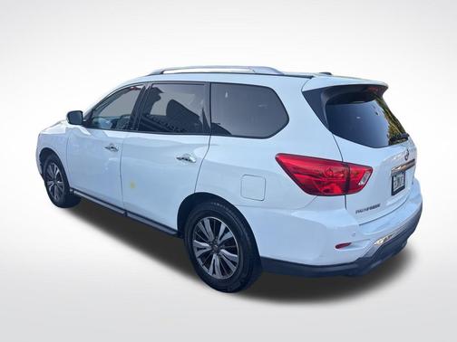 2017 Nissan Pathfinder SV