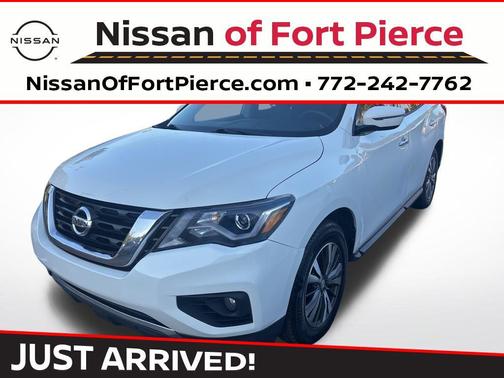 2017 Nissan Pathfinder SV