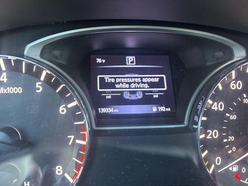 2017 Nissan Pathfinder SV