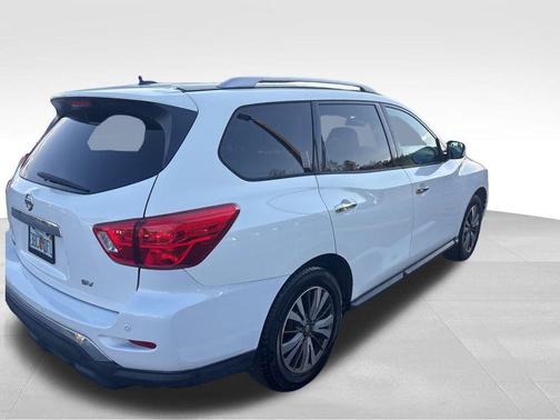 2017 Nissan Pathfinder SV