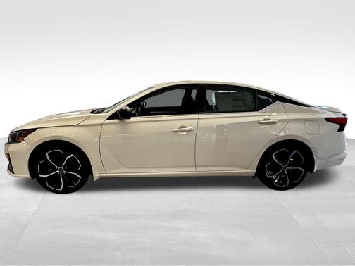 2025 Nissan Altima SR FWD