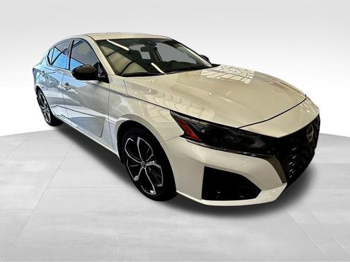 2025 Nissan Altima SR FWD