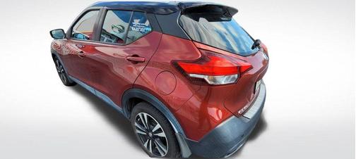 Cayenne Red/Super Black 2018 Nissan Kicks SV