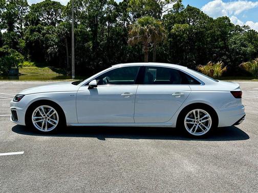 2022 Audi A4 45 S line Premium Plus