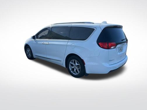 Bright White Clearcoat 2017 Chrysler Pacifica Touring-L