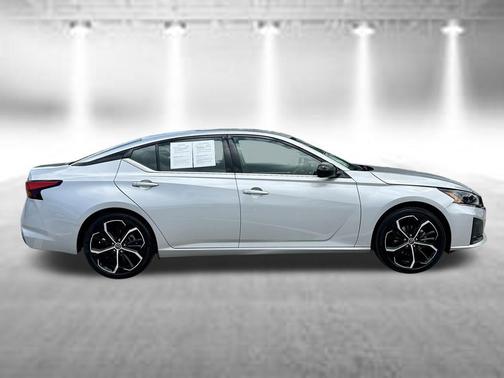 Brilliant Silver Metallic 2025 Nissan Altima SR FWD
