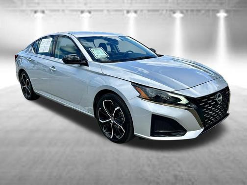 Brilliant Silver Metallic 2025 Nissan Altima SR FWD