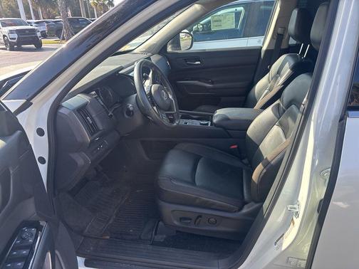 2023 Nissan Pathfinder SL 4WD