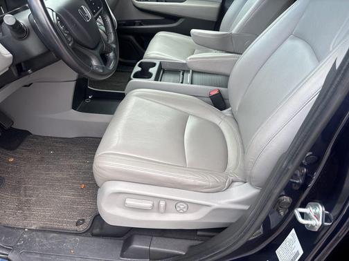 Crystal Black Pearl 2024 Honda Odyssey EX-L