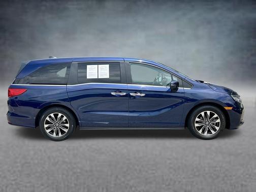 Crystal Black Pearl 2024 Honda Odyssey EX-L