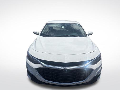 Summit White 2022 Chevrolet Malibu FWD RS