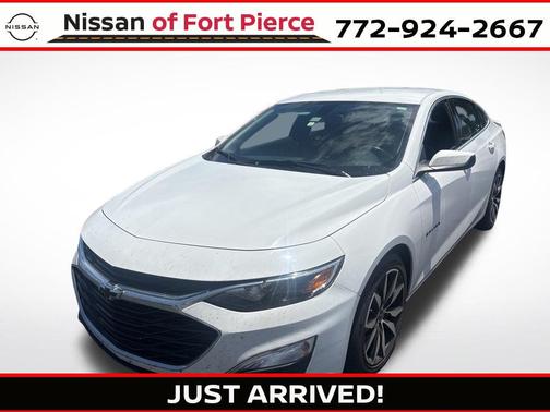 Summit White 2022 Chevrolet Malibu FWD RS