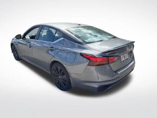 2022 Nissan Altima SR FWD