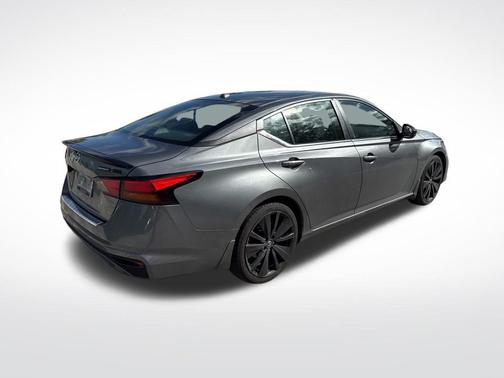 2022 Nissan Altima SR FWD