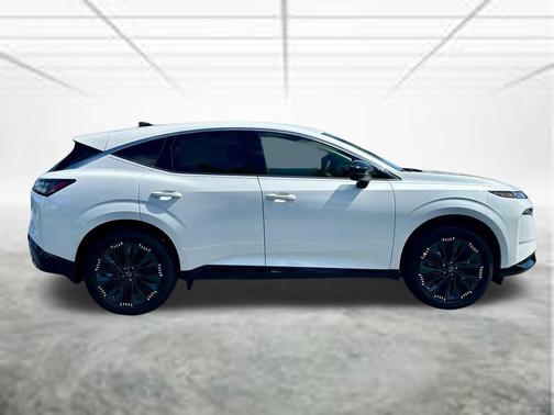 Everest White Pearl Tricoat 2026 Nissan Murano Platinum