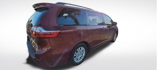 2017 Toyota Sienna XLE