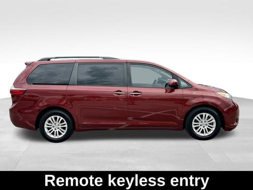 2017 Toyota Sienna XLE