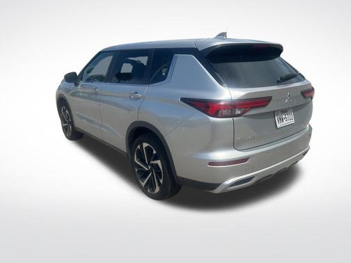 Alloy Silver Metallic 2024 Mitsubishi Outlander SE