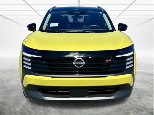 Yuzu Yellow Metallic/Super Black 2026 Nissan Kicks SR