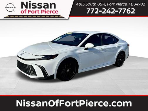 Ice Cap 2025 Toyota Camry SE