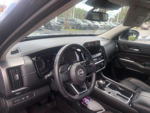 Super Black 2022 Nissan Pathfinder SL 2WD