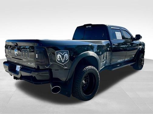 2020 RAM 3500 Laramie Crew Cab 4x4 8' Box